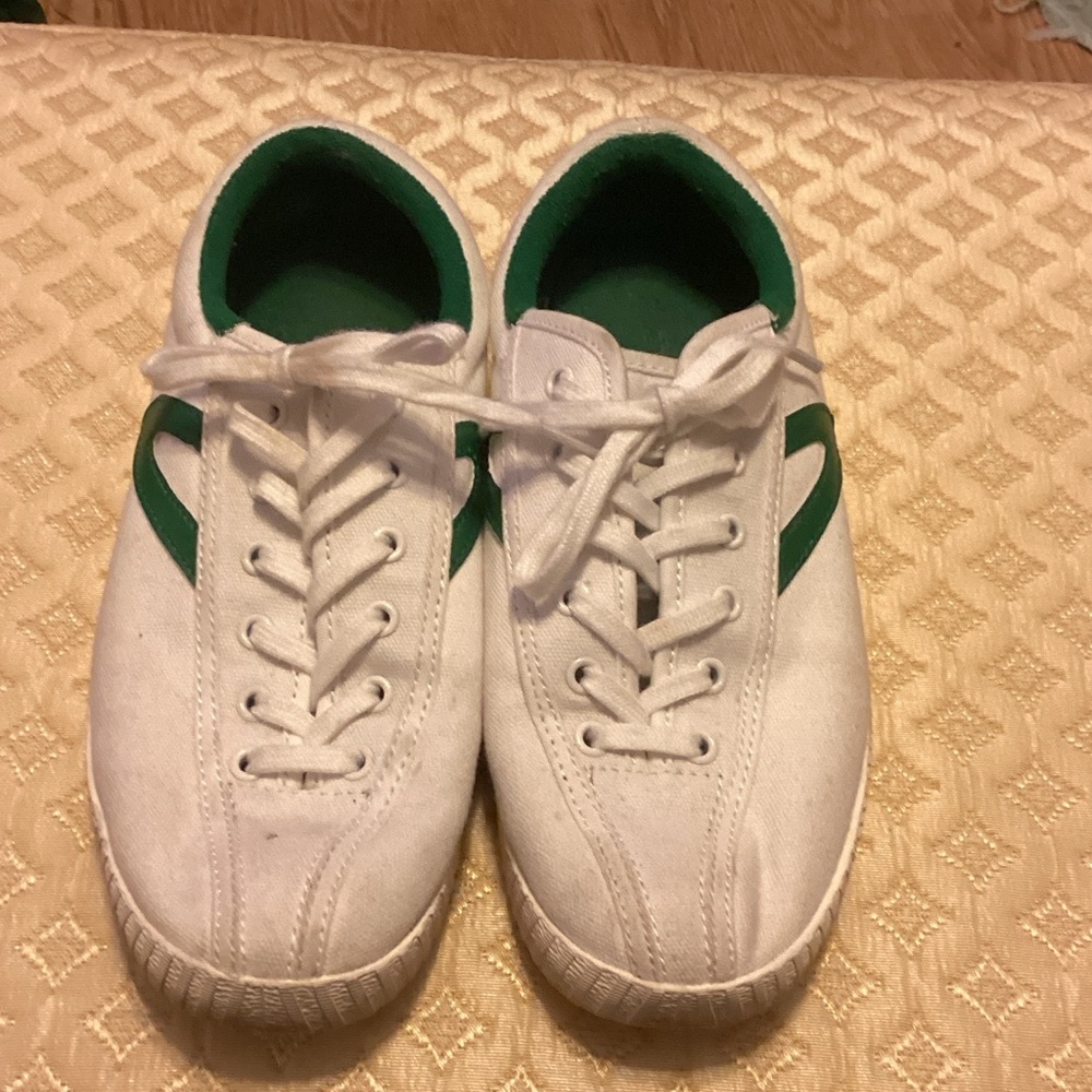 Tretorn green and white sneakers 7.5